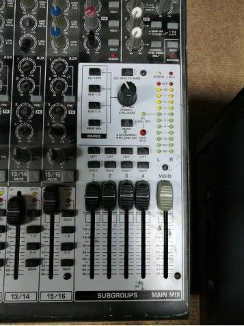 Behringer Xenyx 2442 Fx Averiado